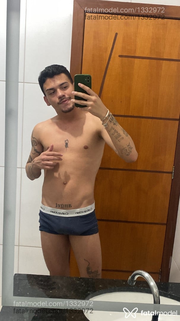 Acompanhante homem com cabelo castanho de olhos castanhos em Goiânia - Vittor Silva