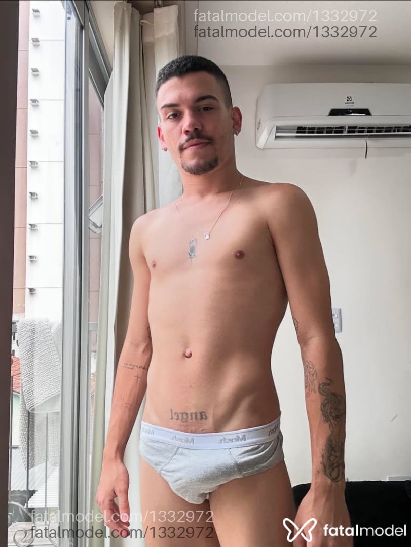 Acompanhante homem com cabelo castanho de olhos castanhos em Goiânia - Vittor Silva