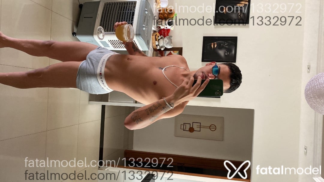 Acompanhante homem com cabelo castanho de olhos castanhos em Goiânia - Vittor Silva
