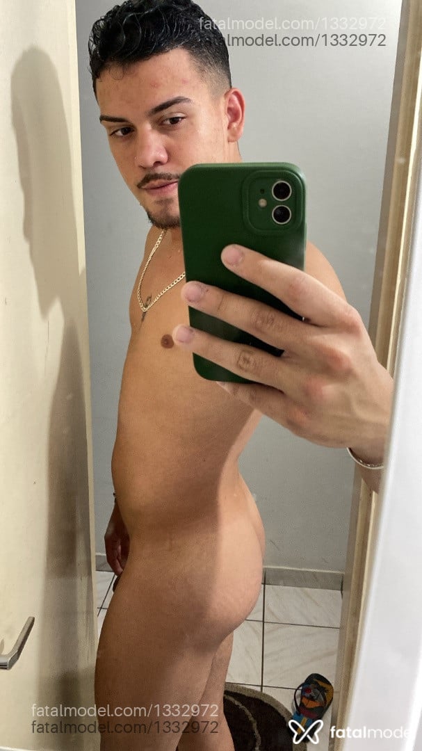 Acompanhante homem com cabelo castanho de olhos castanhos em Goiânia - Vittor Silva