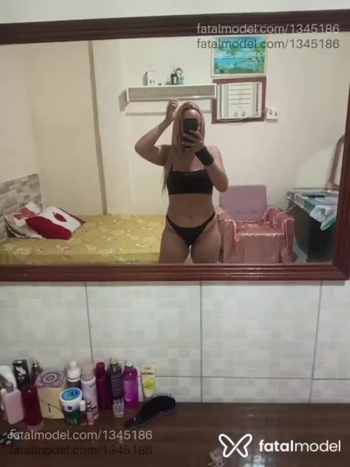 Acompanhante mulher loira (o) de olhos castanhos - Kimberlly