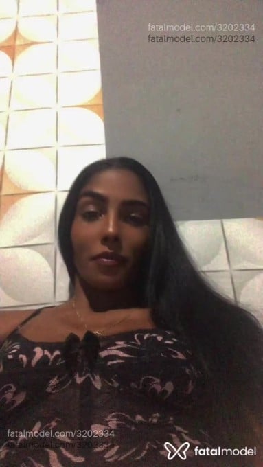 Acompanhante mulher morena (o) de olhos mel em Juiz de Fora - Loreta morena
