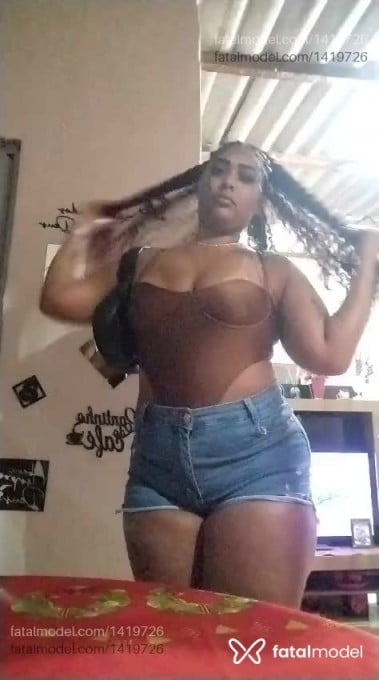 Acompanhante mulher morena (o) de olhos castanhos - Bruna Oliveira