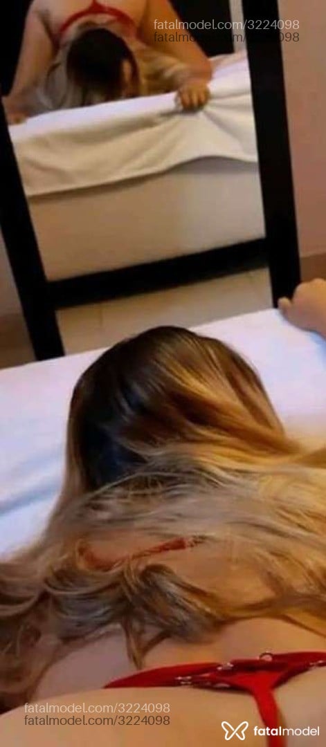 Acompanhante mulher trans loira (o) de olhos mel em Matão - Tiffany Valentina