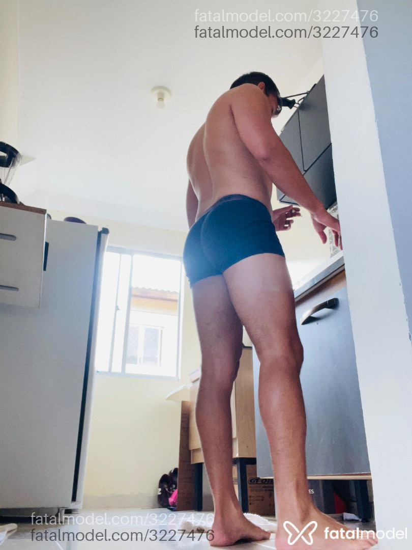 Acompanhante homem morena (o) de olhos pretos em Virtual Acompanhante homem morena (o) de olhos pretos em Virtual - Araújo