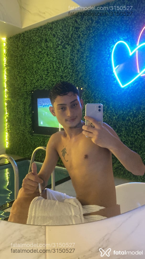 Acompanhante homem morena (o) de olhos mel em Leme Acompanhante homem morena (o) de olhos mel em Leme - Luis Perentel