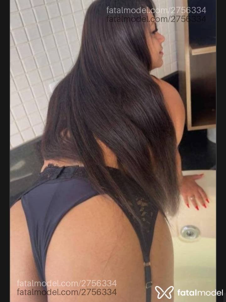 Acompanhante mulher com cabelo castanho de olhos castanhos - Bia