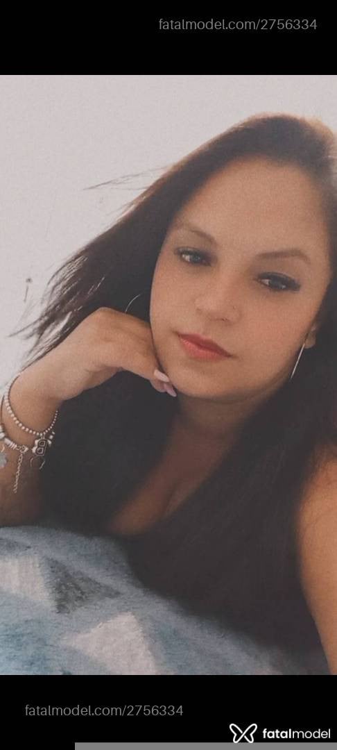 Acompanhante mulher com cabelo castanho de olhos castanhos - Bia