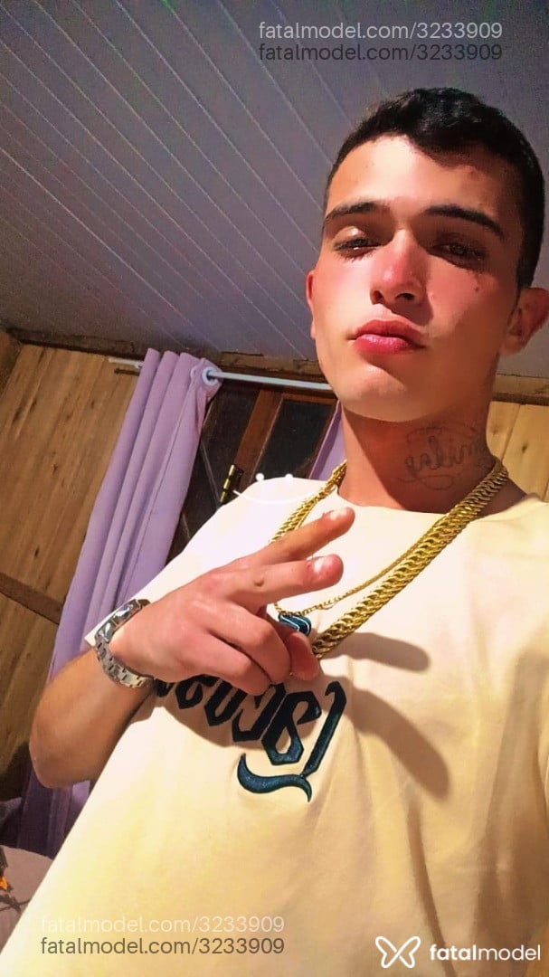 Acompanhante homem com cabelo castanho de olhos castanhos em Canelinha - Rodrigo