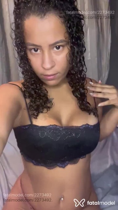 Acompanhante mulher com cabelo castanho de olhos pretos - Vanessa