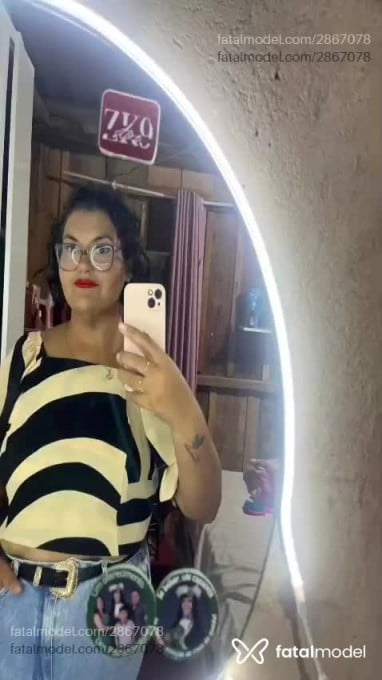 Acompanhante mulher com cabelo castanho de olhos castanhos em Virtual - Mayaa