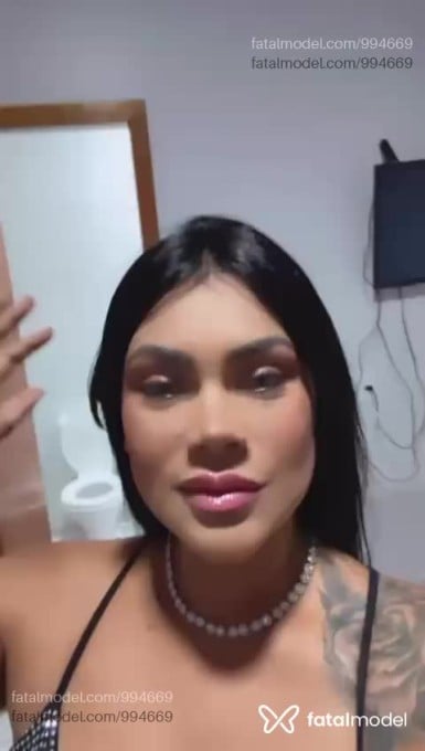 Acompanhante mulher com cabelo castanho de olhos azuis em Juína Acompanhante mulher com cabelo castanho de olhos azuis em Juína - Patrícia Bitencour