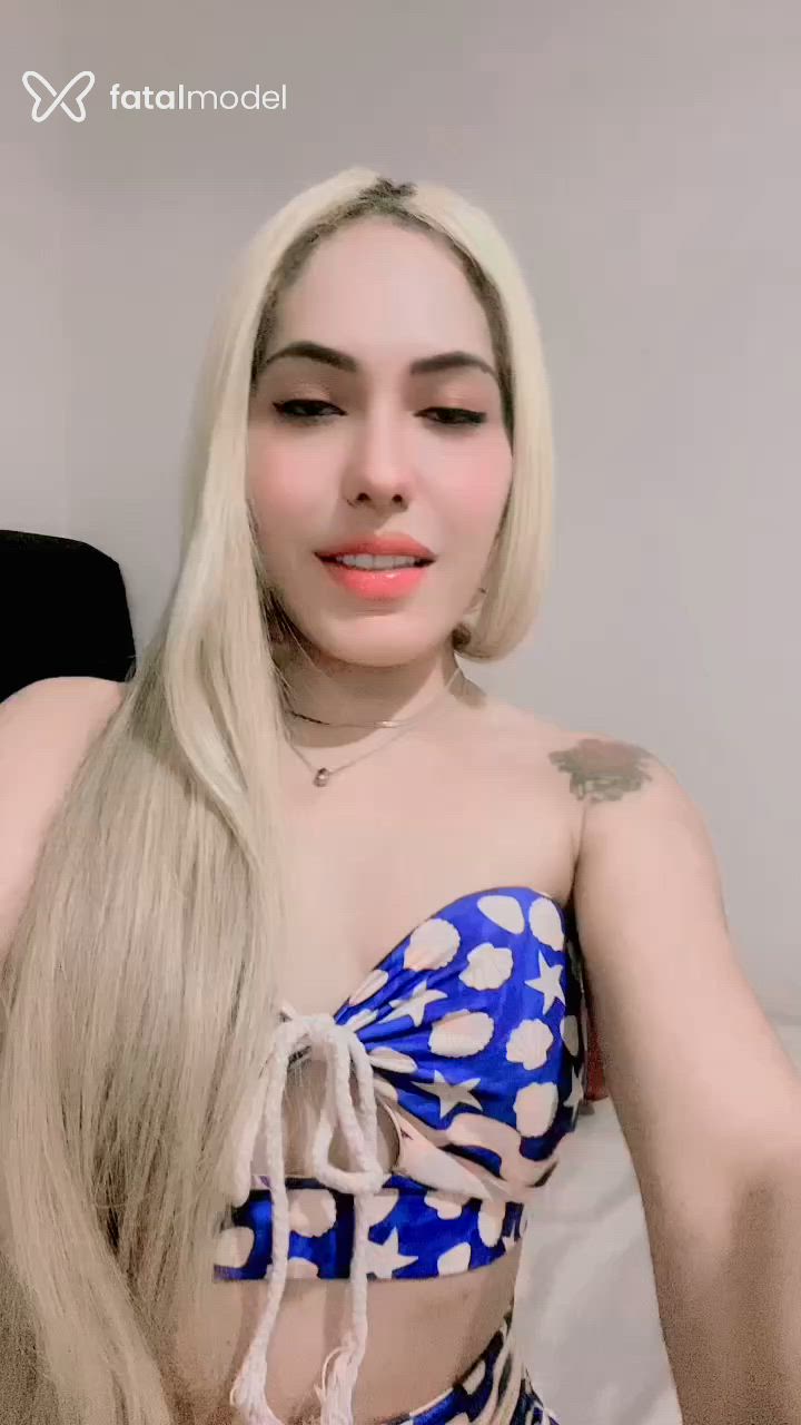 Acompanhante mulher loira (o) de olhos castanhos - Babi Mel