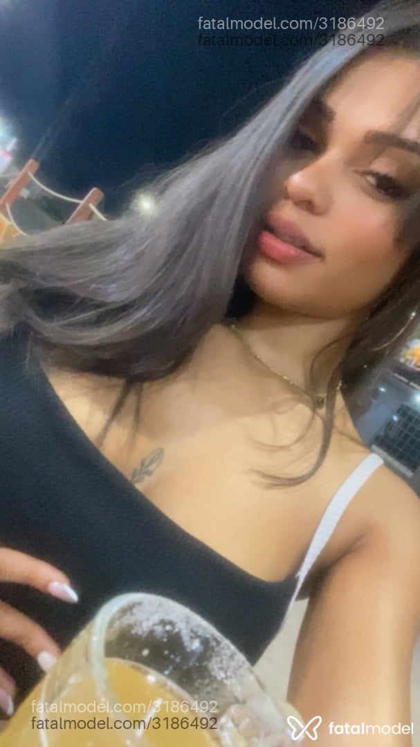 Acompanhante mulher com cabelo castanho de olhos castanhos em Boa Vista Acompanhante mulher com cabelo castanho de olhos castanhos em Boa Vista - Rhay