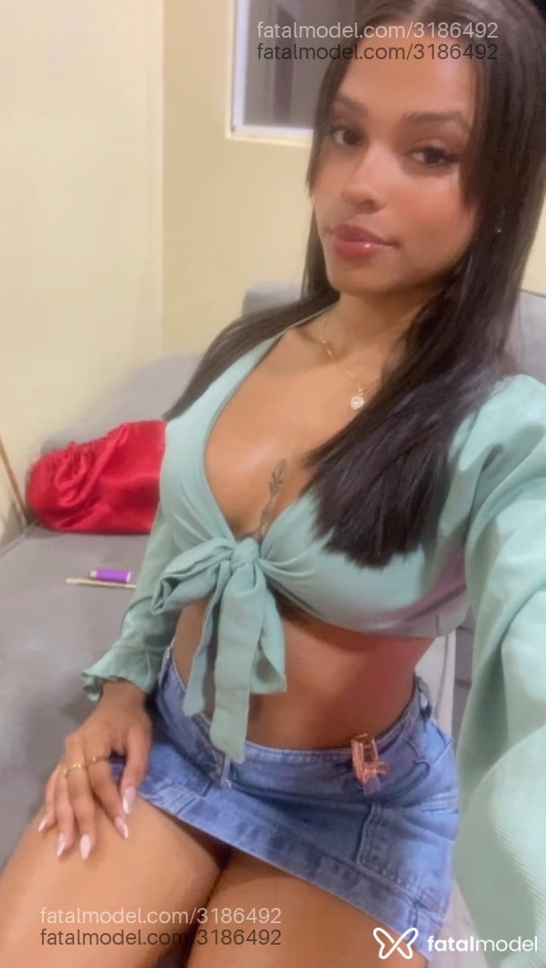 Acompanhante mulher com cabelo castanho de olhos castanhos em Boa Vista Acompanhante mulher com cabelo castanho de olhos castanhos em Boa Vista - Rhay