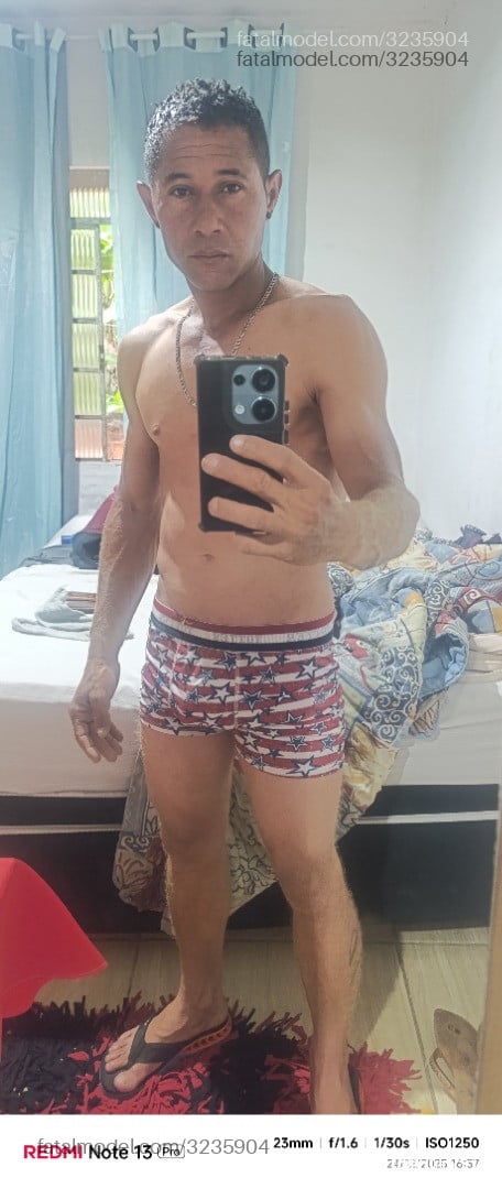 Acompanhante homem com cabelo castanho de olhos castanhos em Barra Mansa Acompanhante homem com cabelo castanho de olhos castanhos em Barra Mansa - Lindin