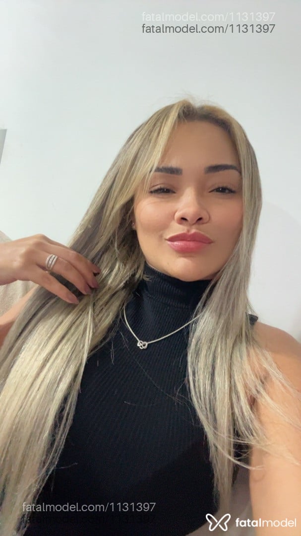 Acompanhante mulher loira (o) de olhos pretos - Gabriela