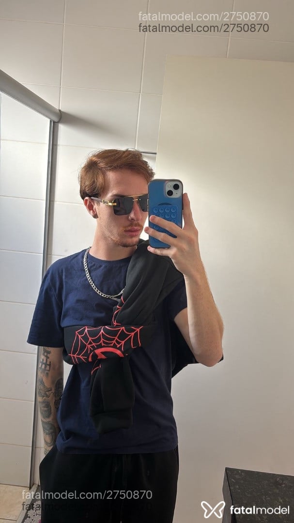 Acompanhante homem ruiva (o) de olhos mel - João
