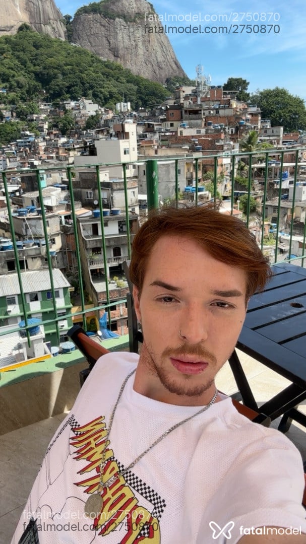 Acompanhante homem ruiva (o) de olhos mel - João
