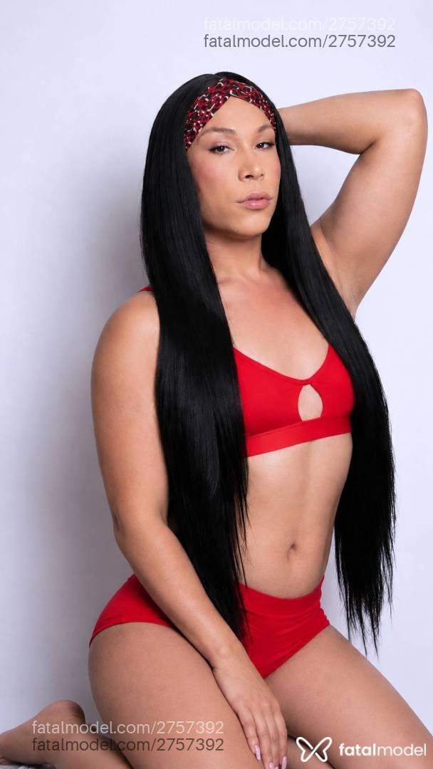 Acompanhante mulher trans com cabelo castanho de olhos castanhos - Blanca
