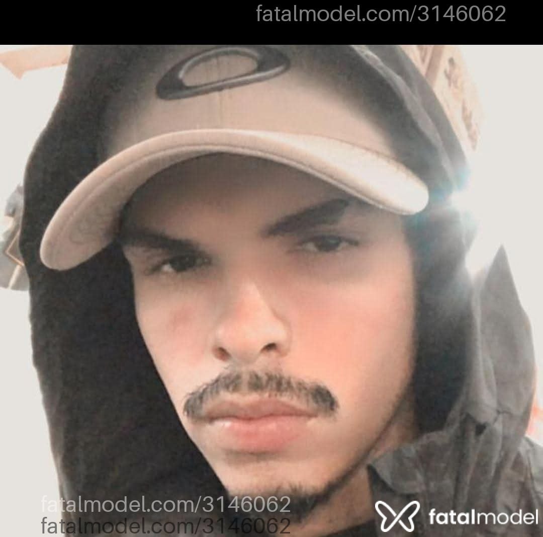 Acompanhante homem morena (o) de olhos castanhos - Alekin