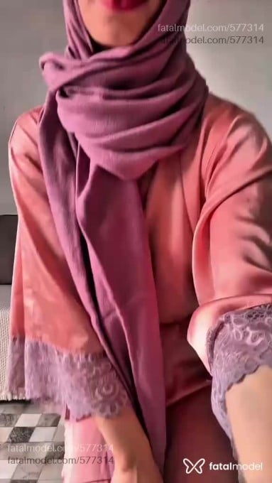 Acompanhante mulher loira (o) de olhos castanhos - GabiLoira
