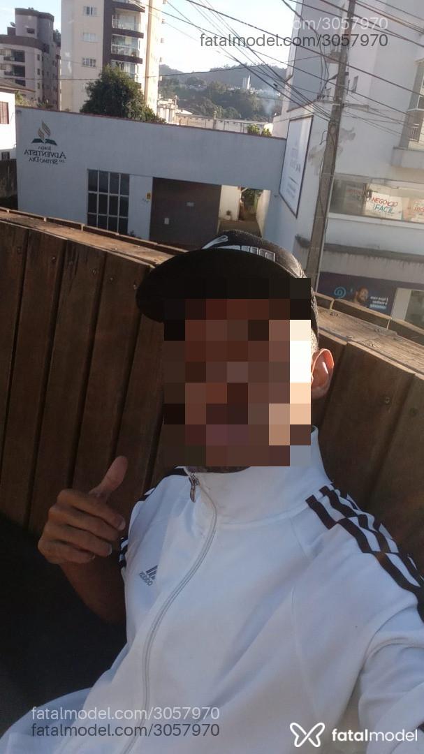 Acompanhante homem com cabelo castanho de olhos pretos em Concórdia Acompanhante homem com cabelo castanho de olhos pretos em Concórdia - PIVETTE