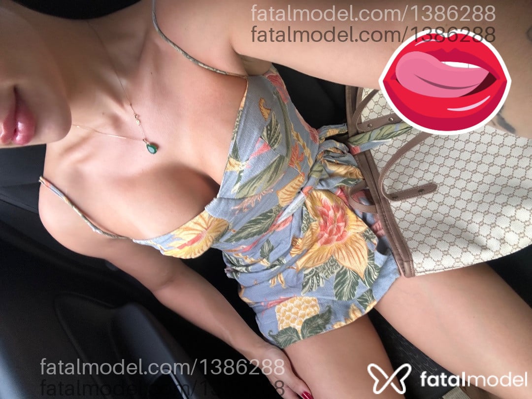 Acompanhante mulher com cabelo castanho de olhos pretos - Babi Blanco Acompanhante mulher com cabelo castanho de olhos pretos - Babi Blanco