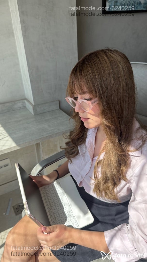 Acompanhante mulher com cabelo castanho de olhos verdes - Luna Prado