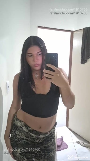 Acompanhante mulher trans com cabelo castanho de olhos castanhos em Belém Acompanhante mulher trans com cabelo castanho de olhos castanhos em Belém - Mai