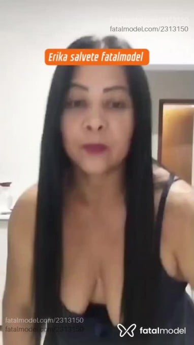 Acompanhante mulher com cabelo castanho de olhos castanhos em Maringá - Erika Salvete