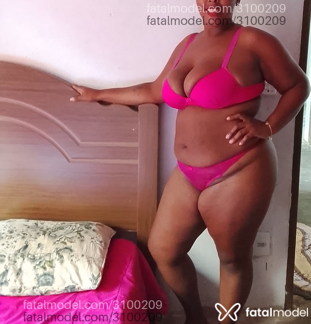 Acompanhante mulher com cabelo castanho de olhos pretos em Catanduva - Preta
