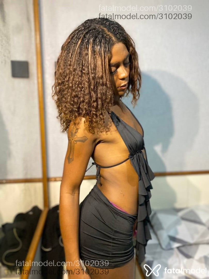 Acompanhante mulher trans morena (o) de olhos castanhos em Niterói - Mia