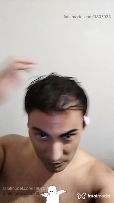 Acompanhante homem com cabelo castanho de olhos castanhos - Miguel Acompanhante homem com cabelo castanho de olhos castanhos - Miguel