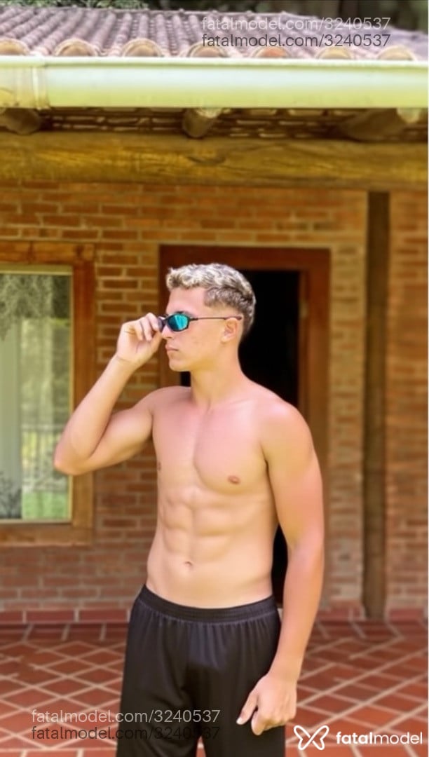 Acompanhante homem com cabelo castanho de olhos verdes em Virtual - Miller