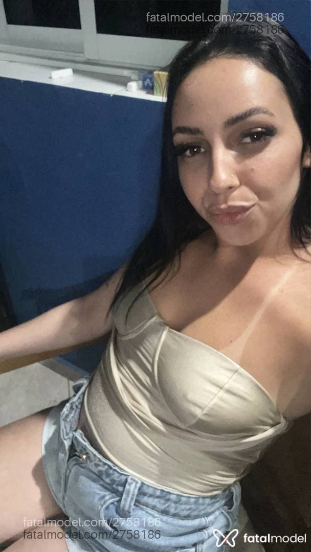 Acompanhante mulher morena (o) de olhos castanhos - Larii