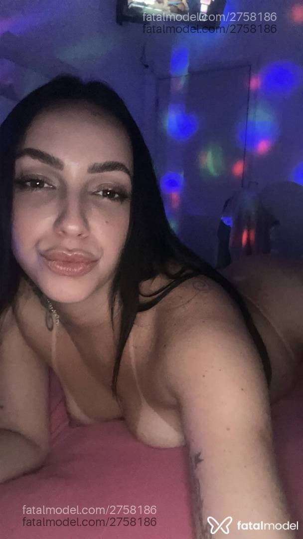 Acompanhante mulher morena (o) de olhos castanhos - Larii