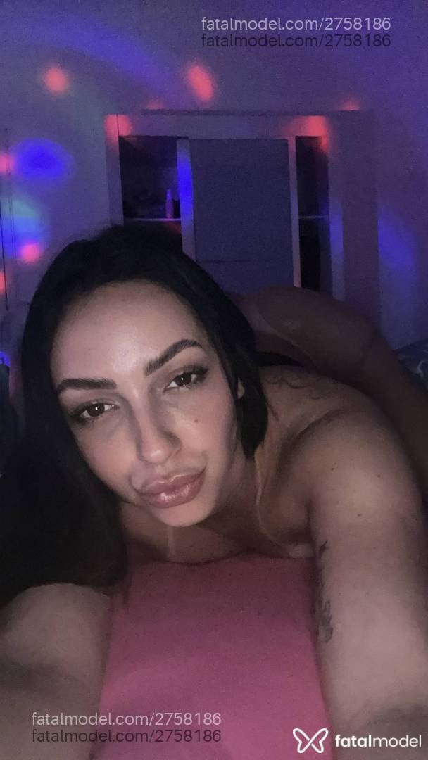 Acompanhante mulher morena (o) de olhos castanhos - Larii