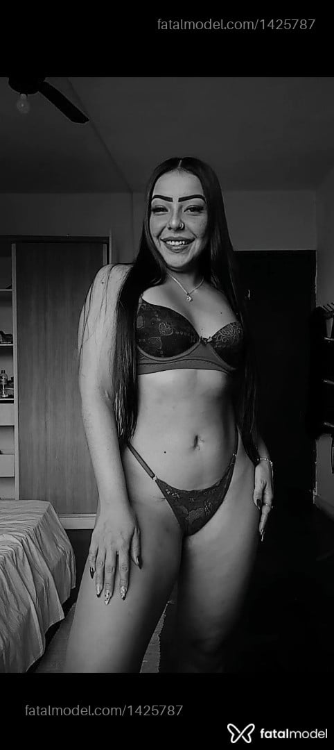 Acompanhante mulher com cabelo castanho de olhos castanhos em Belo Horizonte - Valentinacolômbia