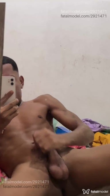 Acompanhante homem com cabelo castanho de olhos castanhos em Fortaleza - Preto Afim
