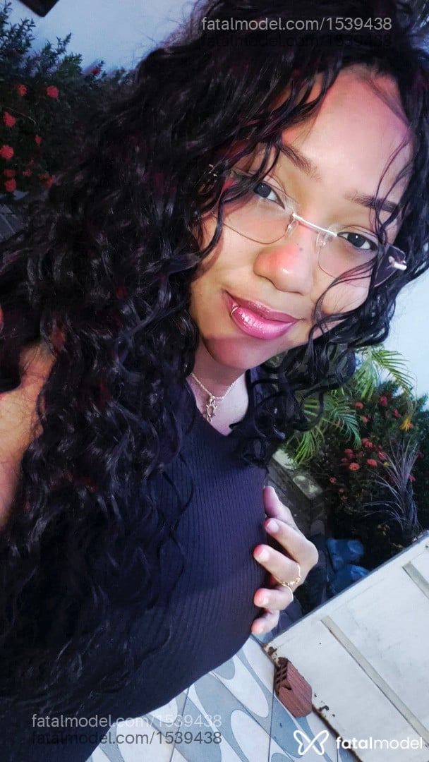 Acompanhante mulher morena (o) de olhos castanhos em Imperatriz - Mel