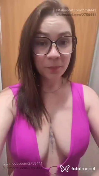 Acompanhante mulher com cabelo castanho de olhos verdes em Porto Alegre - Fernanda Rossi