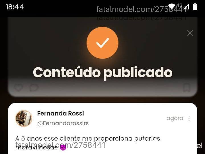 Acompanhante mulher com cabelo castanho de olhos verdes - Fernanda Rossi
