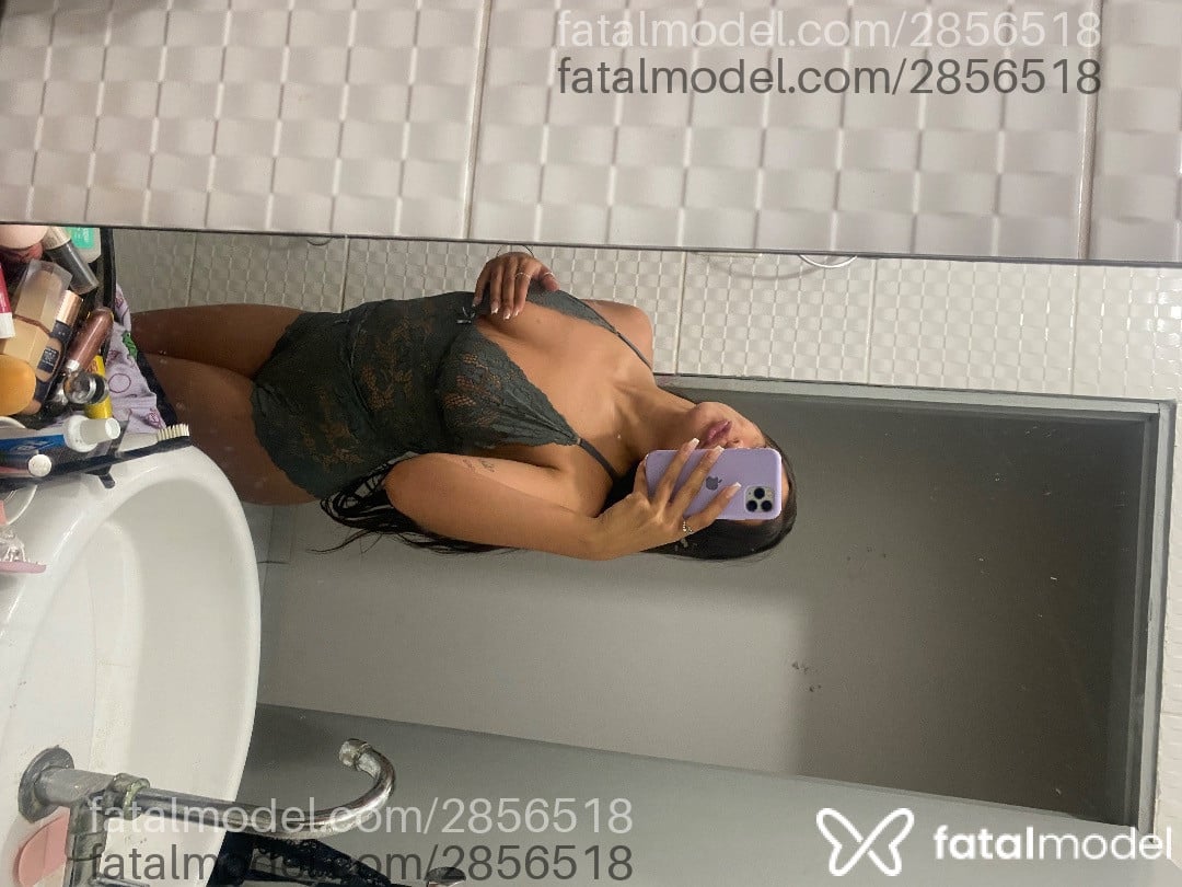 Acompanhante mulher trans morena (o) de olhos castanhos em Virtual - Mari Fernandes