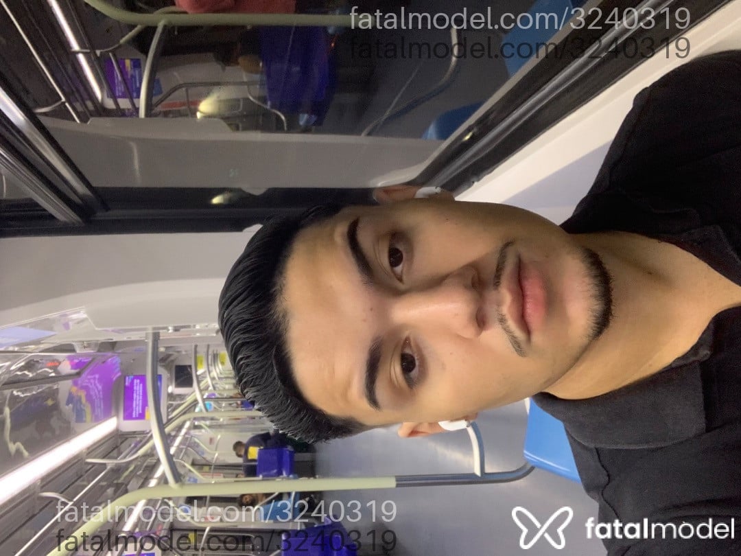 Acompanhante homem com cabelo castanho de olhos castanhos em São Paulo Acompanhante homem com cabelo castanho de olhos castanhos em São Paulo - Gustavo