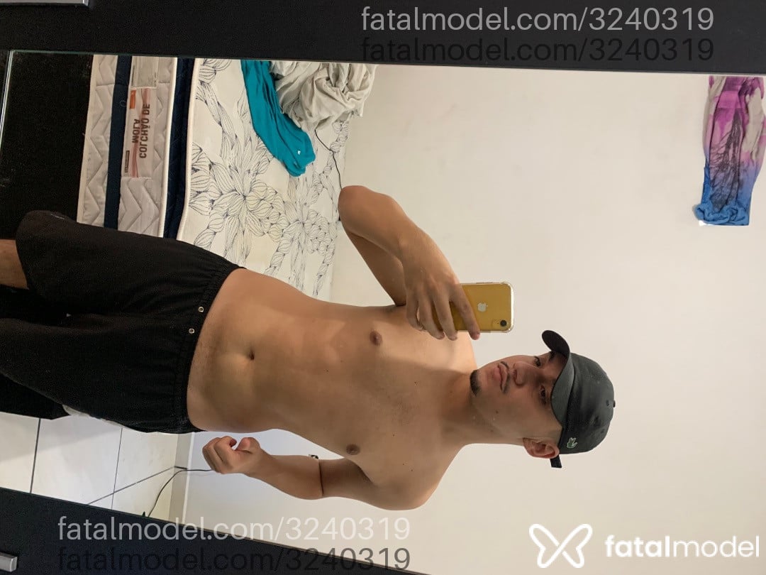 Acompanhante homem com cabelo castanho de olhos castanhos em São Paulo Acompanhante homem com cabelo castanho de olhos castanhos em São Paulo - Gustavo