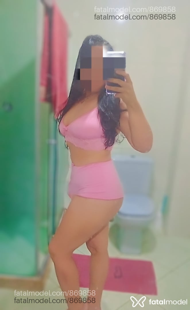 Acompanhante mulher com cabelo castanho de olhos verdes em Virtual - Hari