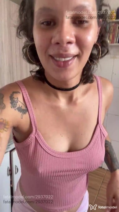 Acompanhante mulher loira (o) de olhos castanhos - Bea Cherry Acompanhante mulher loira (o) de olhos castanhos - Bea Cherry