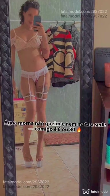 Acompanhante mulher loira (o) de olhos castanhos - Bea Cherry Acompanhante mulher loira (o) de olhos castanhos - Bea Cherry