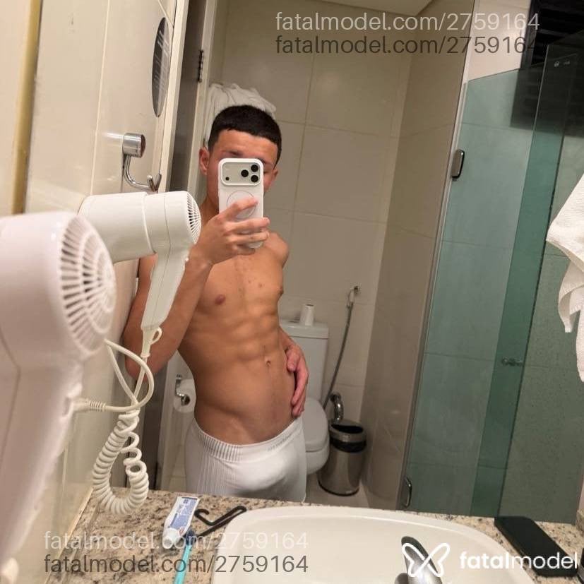 Acompanhante homem morena (o) de olhos castanhos - Apollo